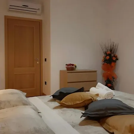 Papiria Luxury Apartament *